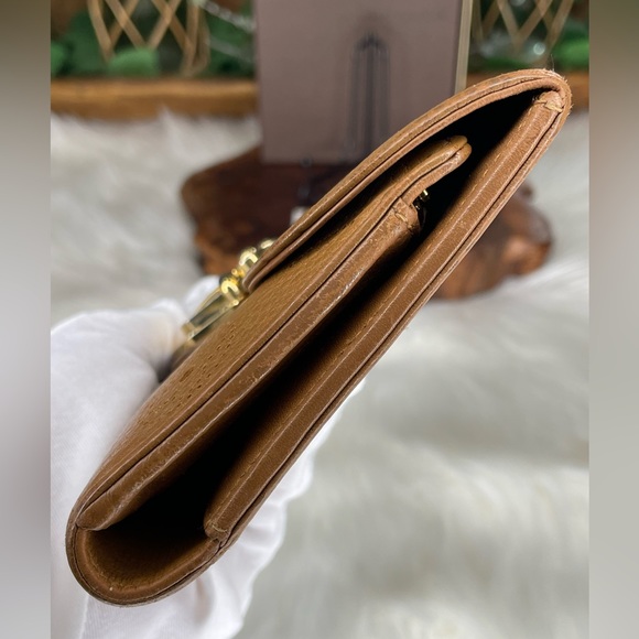 (MT49) Authentic Pre-Loved Louis Vuitton Mahina Portefeuille Amelia Wallet - Picture 3 of 16